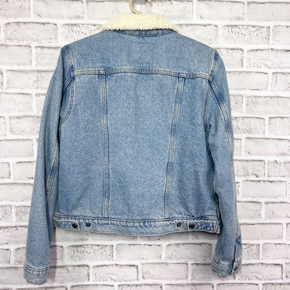Like New |•LEVI'S•| Shearling Lined Denim Jean Jacket Size Medium - Picture 2 of 10